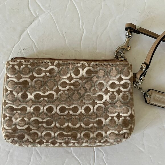 $98 COACH SIGNATURE CANVAS WRISTLET - Picture 4 of 5